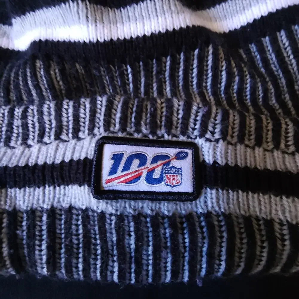 New Era NFL Las Vegas Raiders 2019 Sideline Sport Knit Beanie w/ Pom & Logo